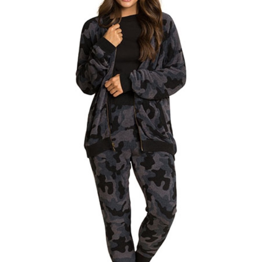 NWT (M) Barefoot Dreams Cozy Chic Camo Bomber Zip Up (Indigo/Multi)